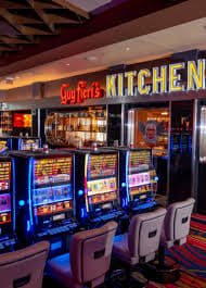 Tim linktogel meninjau promosi di layar